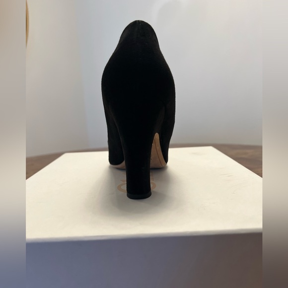 Chloe Oli Black Suede Pumps - Picture 8 of 16